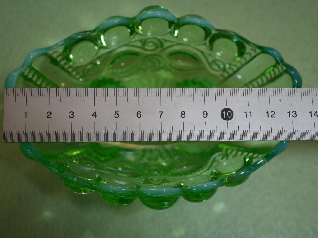 極小剥がれ有り・モッサーグラス グリーンオパールセント 脚付きディッシュ
