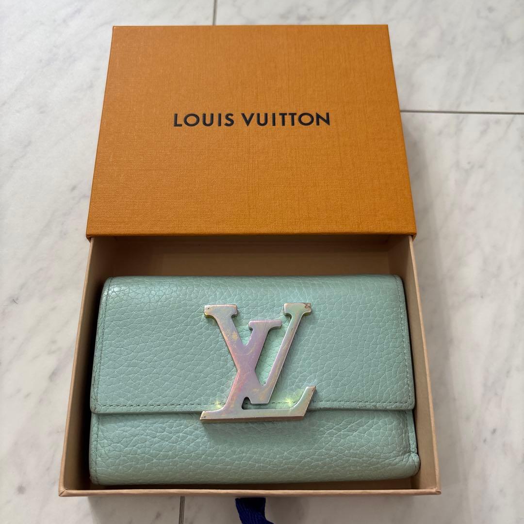 M82147/カプシーヌ三つ折り財布