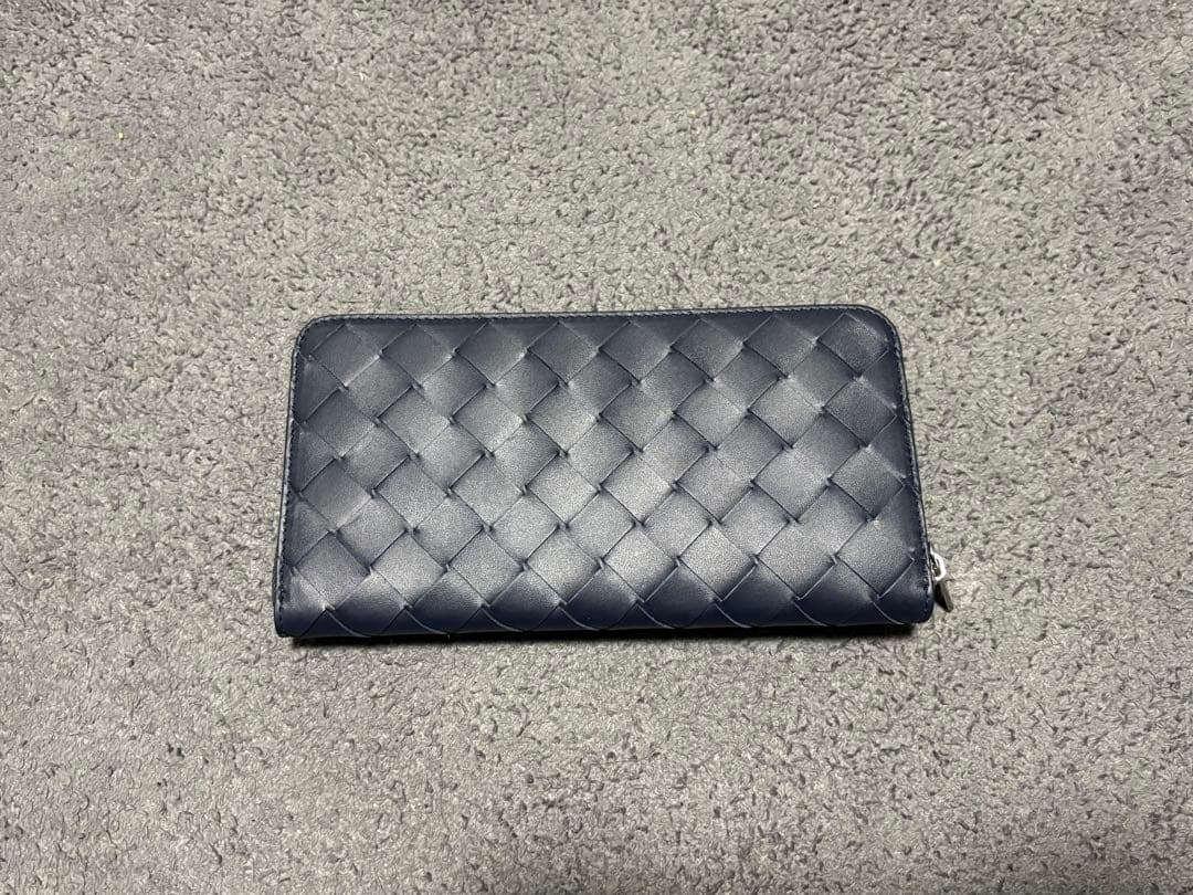ボッテガヴェネタ　イントレチャート　ジップアラウンドウォレット　レザー