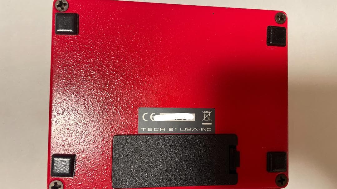 TECH21 SANSAMP BASS D Vermilion 赤