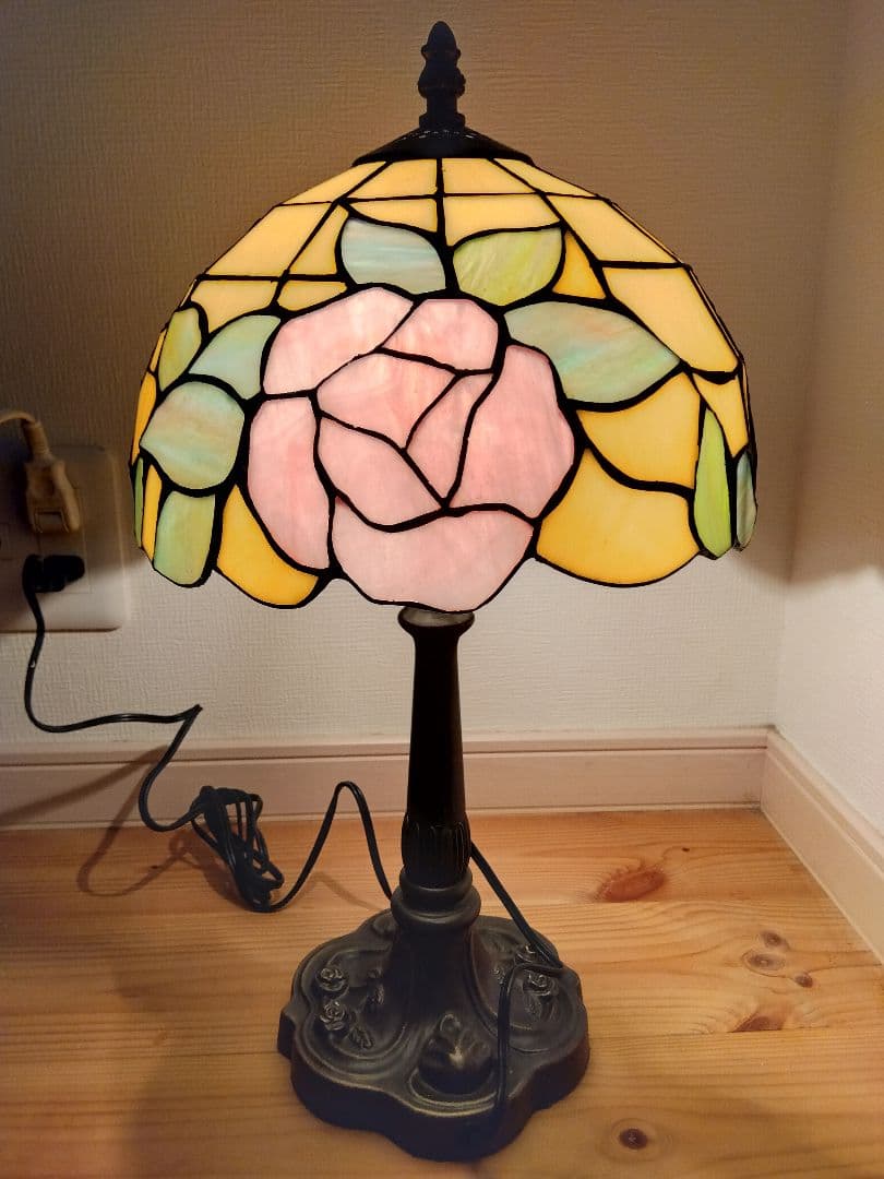 ★ティファニー調ランプ　ステンドグラス　テーブルランプ