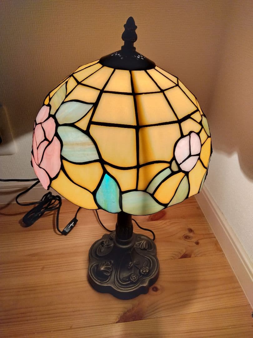 ★ティファニー調ランプ　ステンドグラス　テーブルランプ