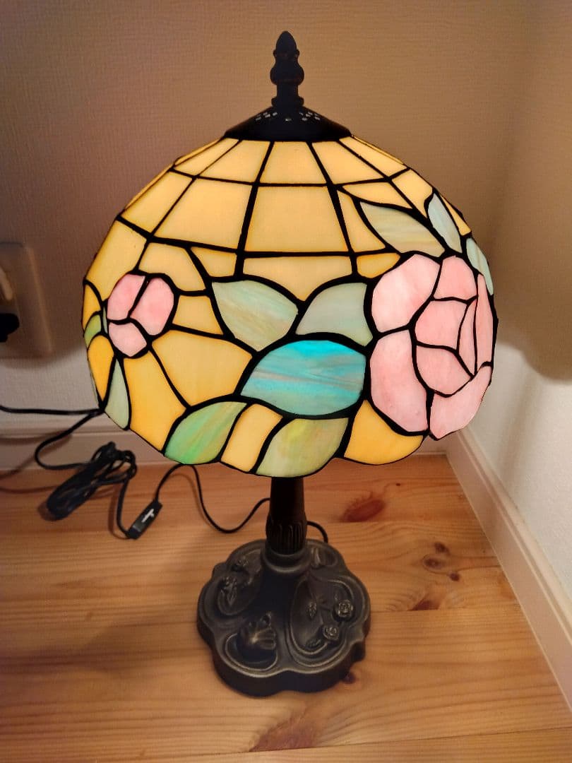 ★ティファニー調ランプ　ステンドグラス　テーブルランプ