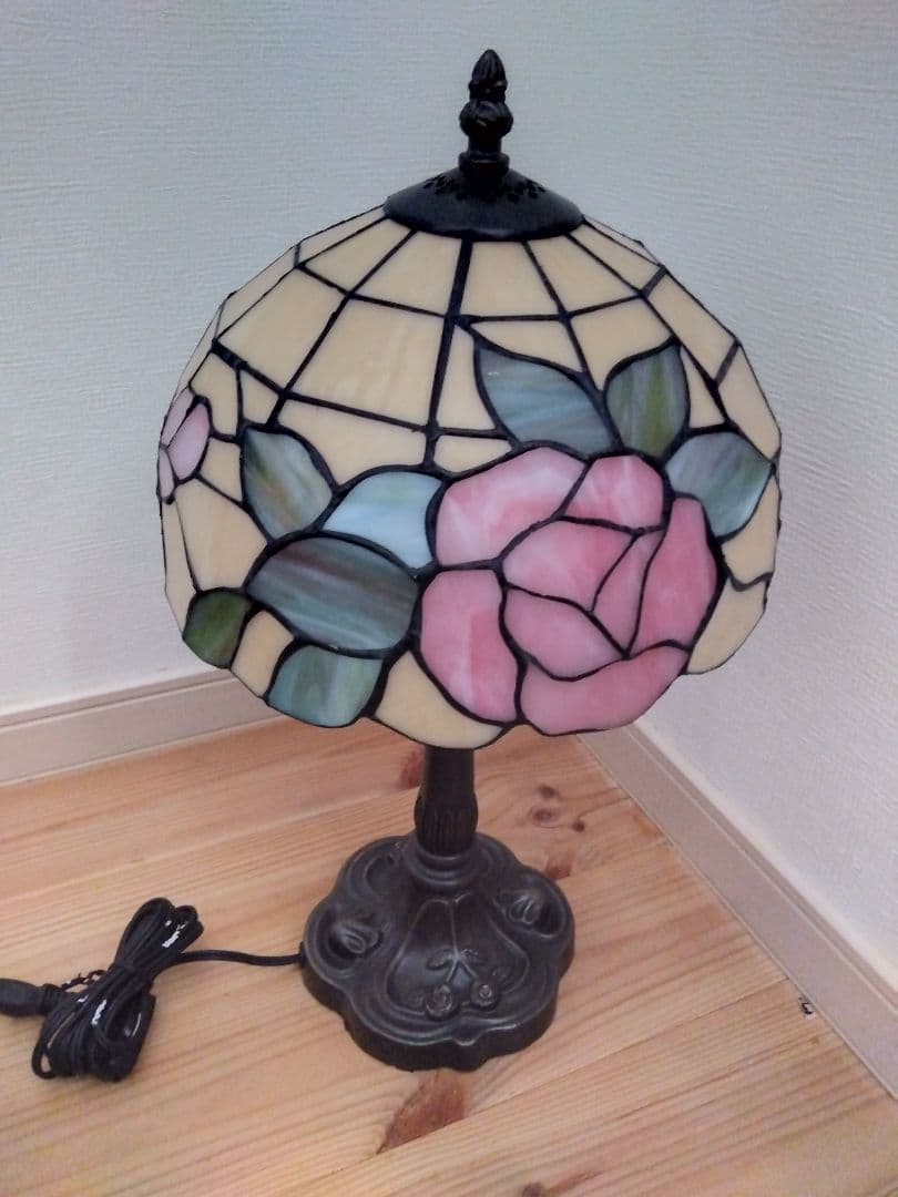 ★ティファニー調ランプ　ステンドグラス　テーブルランプ