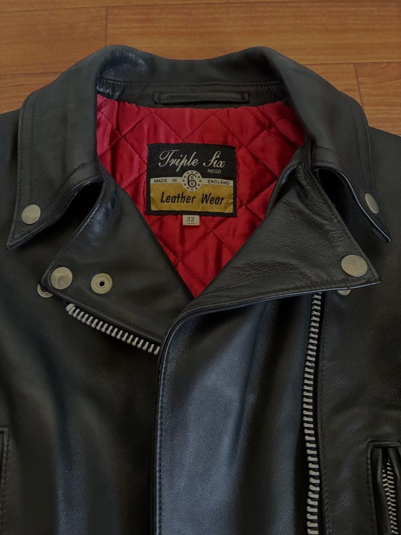 ブラックレザーダブルライダースジャケット　32