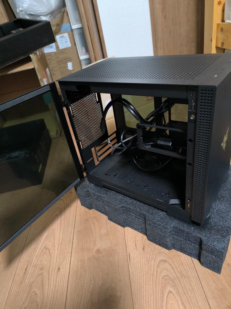 Razer Tomahawk Mini-ITX ゲーミング PCケース