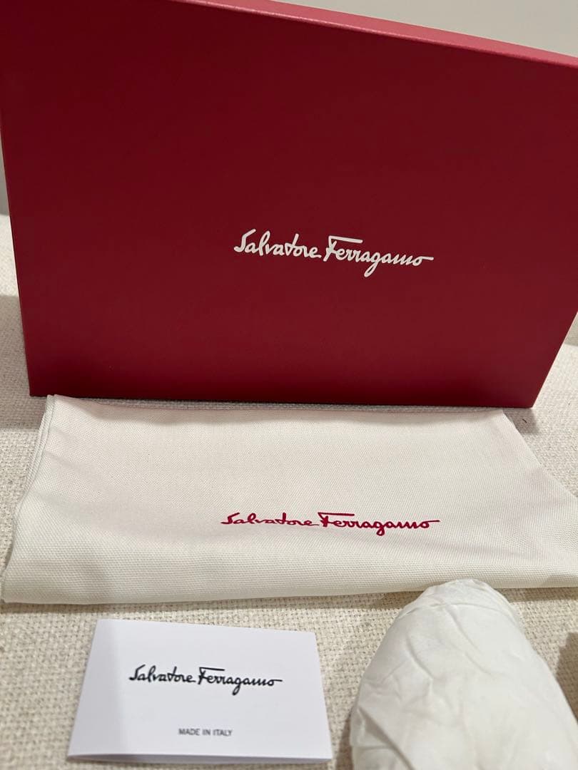 Salvatore Ferragamo ベージュ パンプス