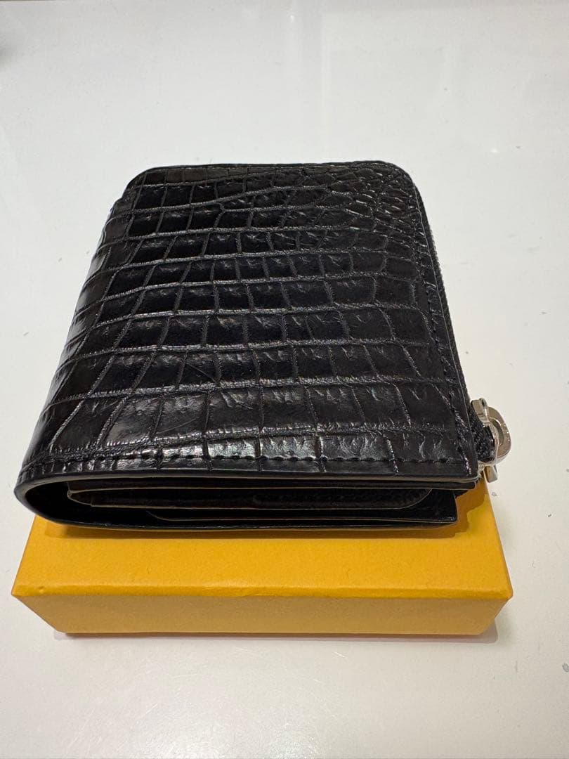 【マキー】ITTI クロコダイルブラック 二つ折り財布 箱付き
