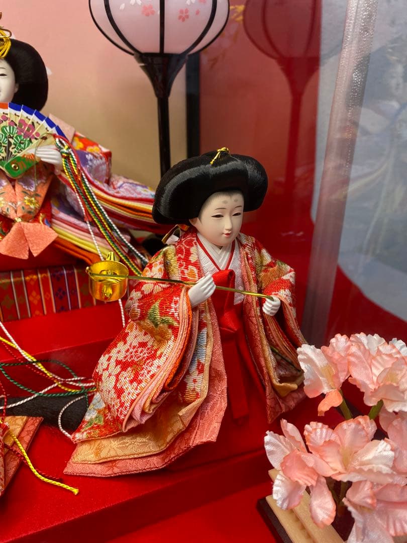 雛人形　親王五人飾りガラスケース入・間口約５４×奥行約３８×高さ約４０㎝