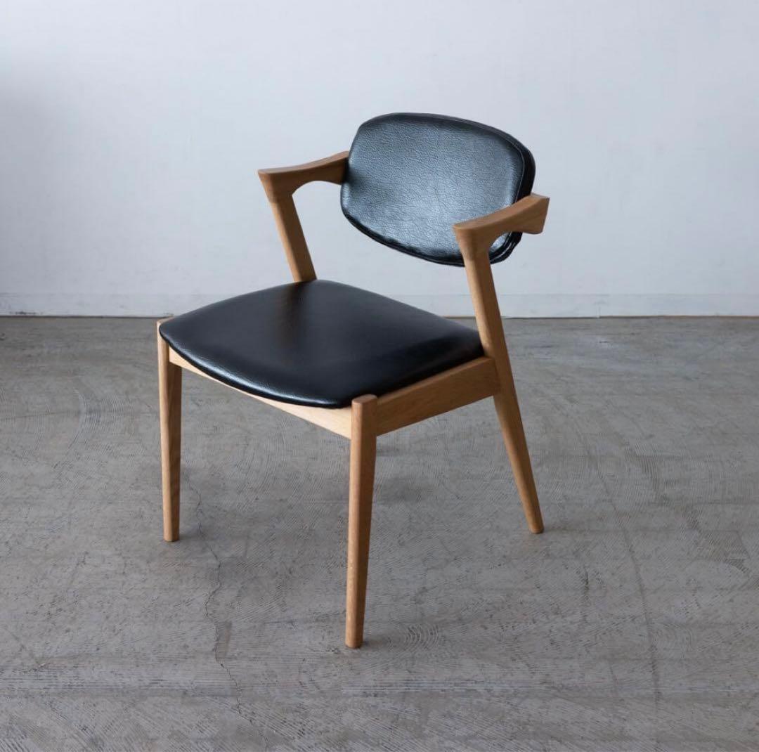 セミアーム　チェア 黒 合成皮革 オーク材