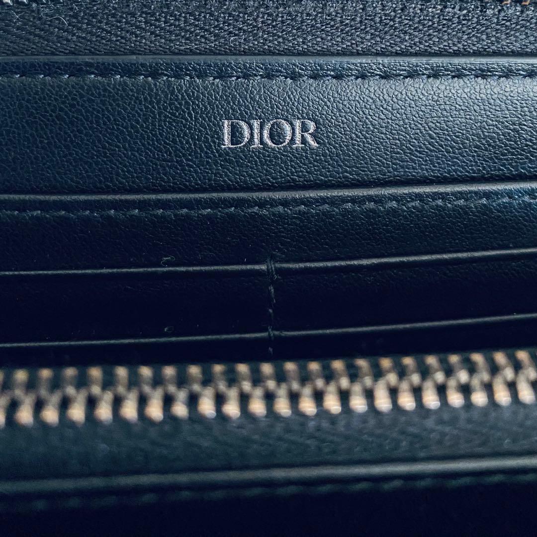 CHRISTIAN DIOR【美品】エンボス加工レザー ラウンドジップ 長財布