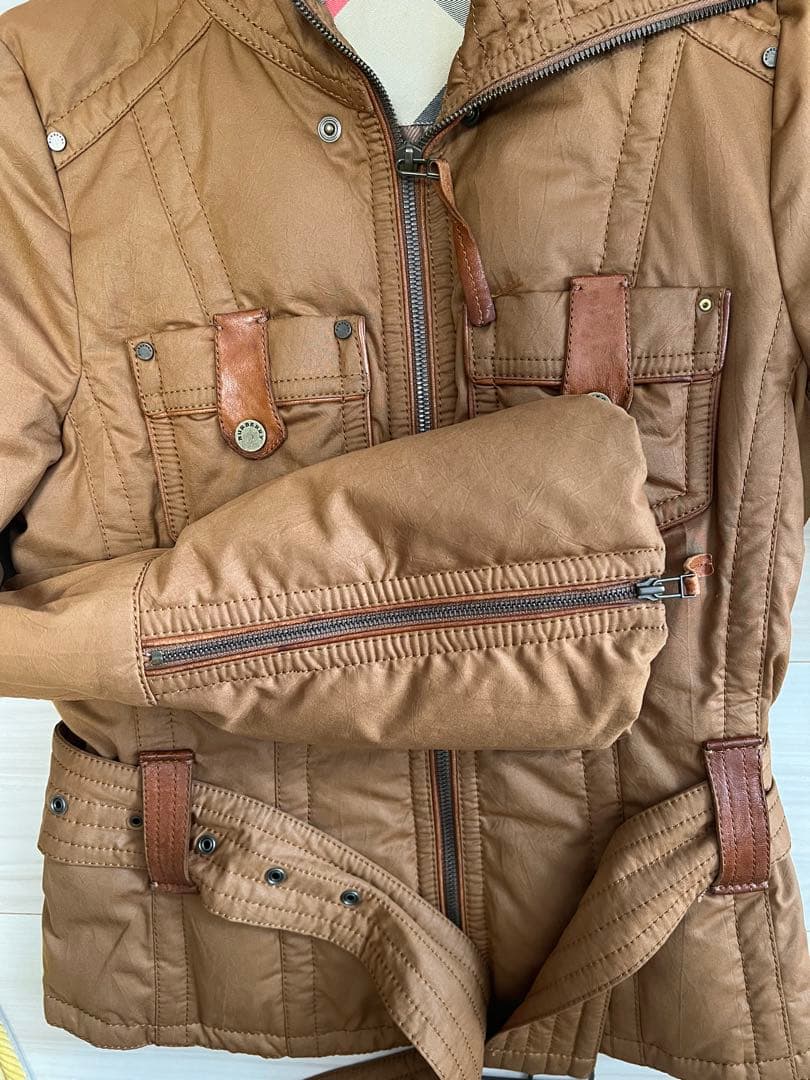 BURBERRY 　バーバリー ベルト付きダウンジャケット