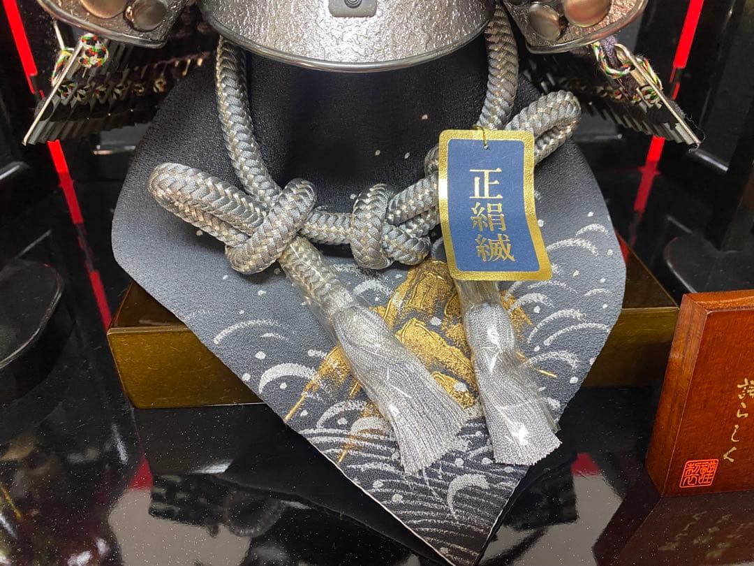 伊達政宗　五月人形　シルバー兜飾り収納セット　正絹糸　アウトレット