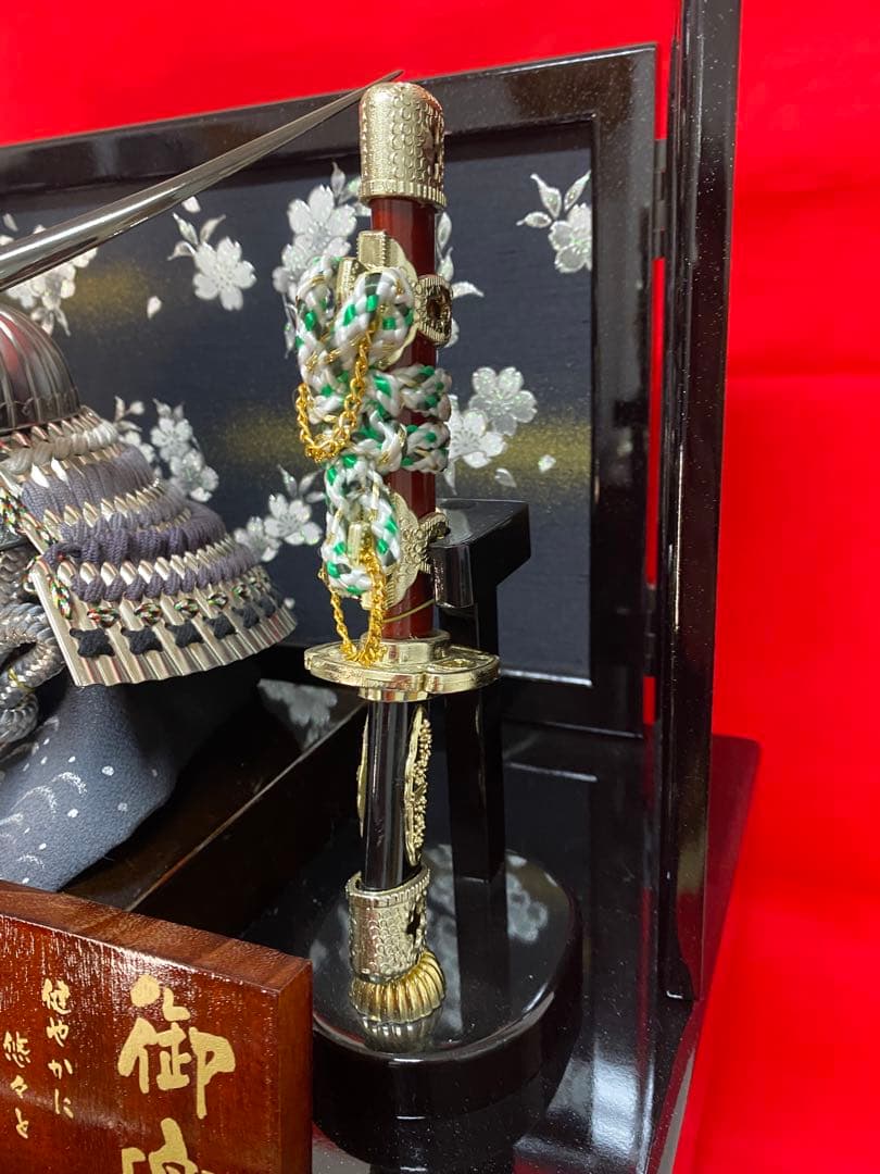 伊達政宗　五月人形　シルバー兜飾り収納セット　正絹糸　アウトレット