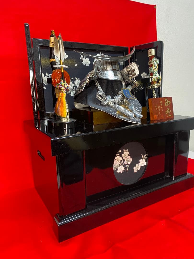 伊達政宗　五月人形　シルバー兜飾り収納セット　正絹糸　アウトレット