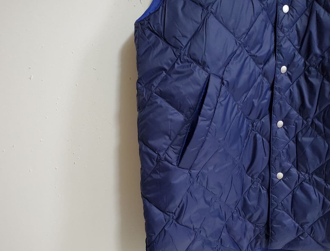 ひなたです✨ ナチュラルランドリー リバーシブルミドルダウンベスト