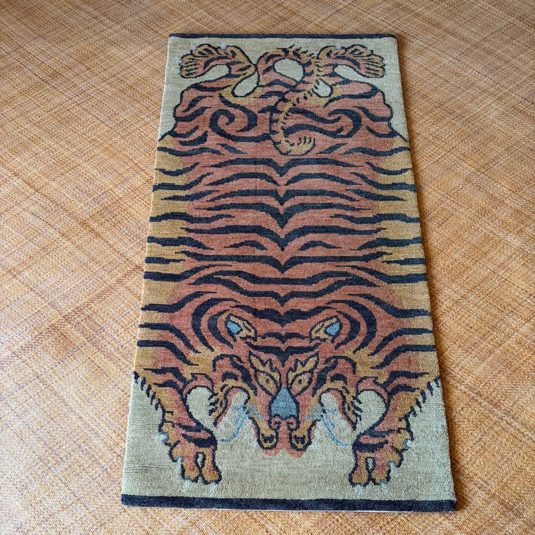 チベタンラグ　タイガーラグ　一畳よりひとまわり小さいです