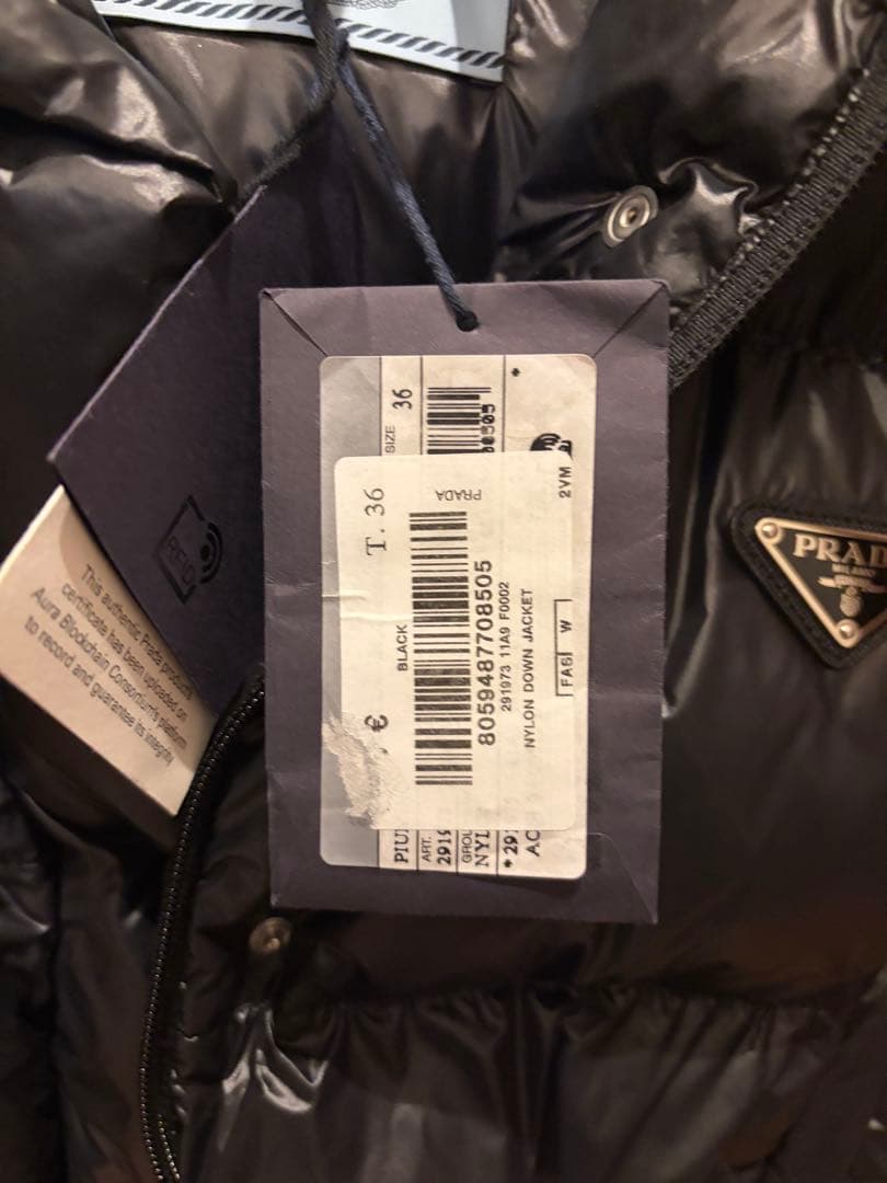 未使用に近い　PRADA クロップドダウンジャケット ブラック