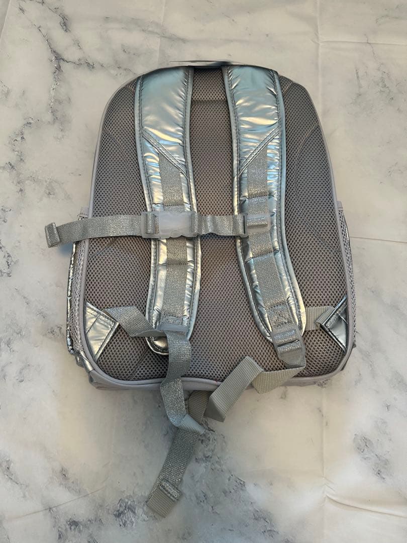 ポッタリーバーンリュック シルバー