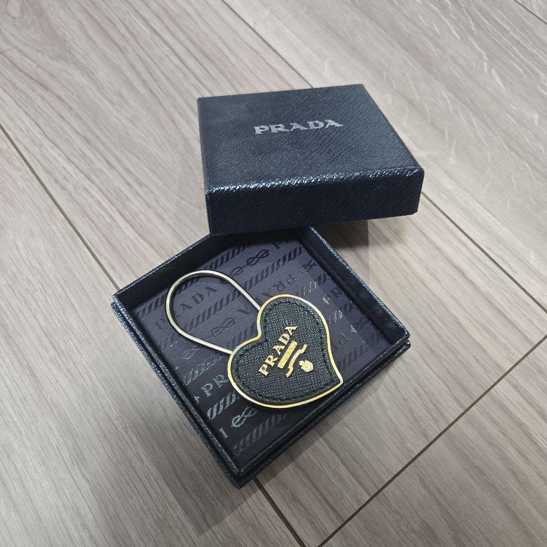 PRADA キーリング /キーホルダー サフィアーノ ハート レディース