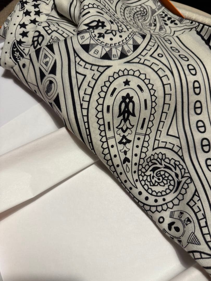 訳あり❗️エルメス　シュヴァル・ドゥ・クール　カシミヤシルク 140 新品未使用