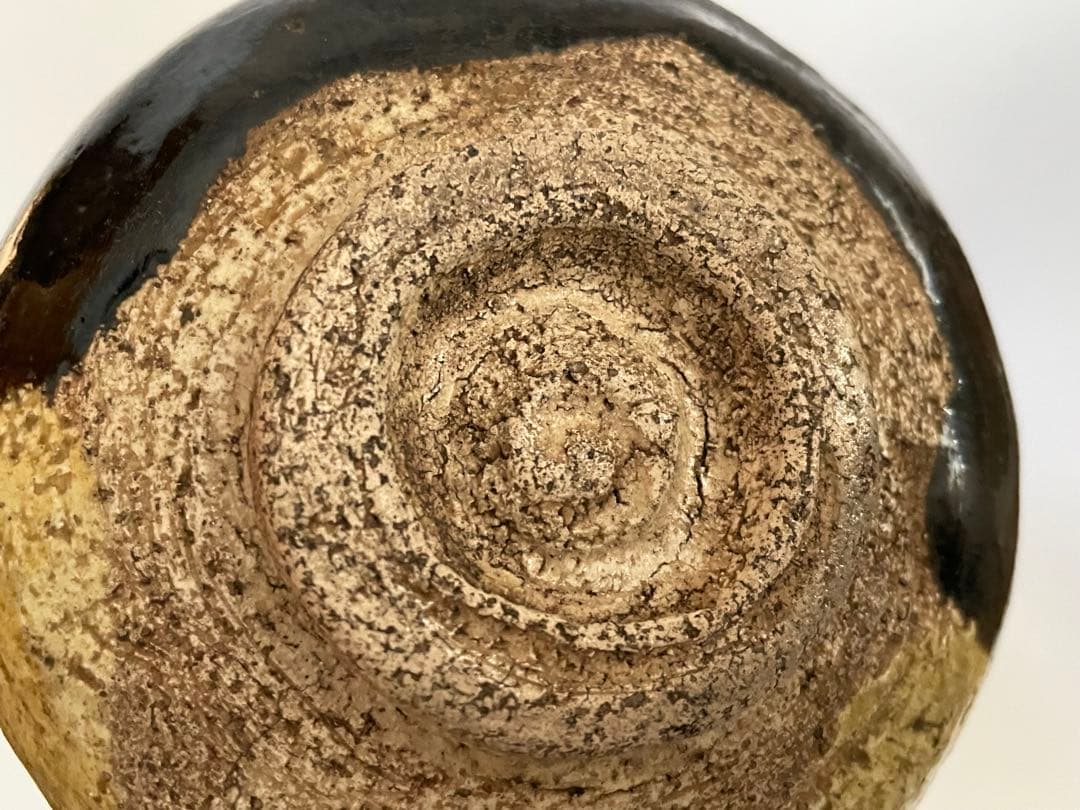 茶道具　陶芸家　九代　樂吉左衛門　樂了入　掛分黒楽茶碗　片身替　茶碗