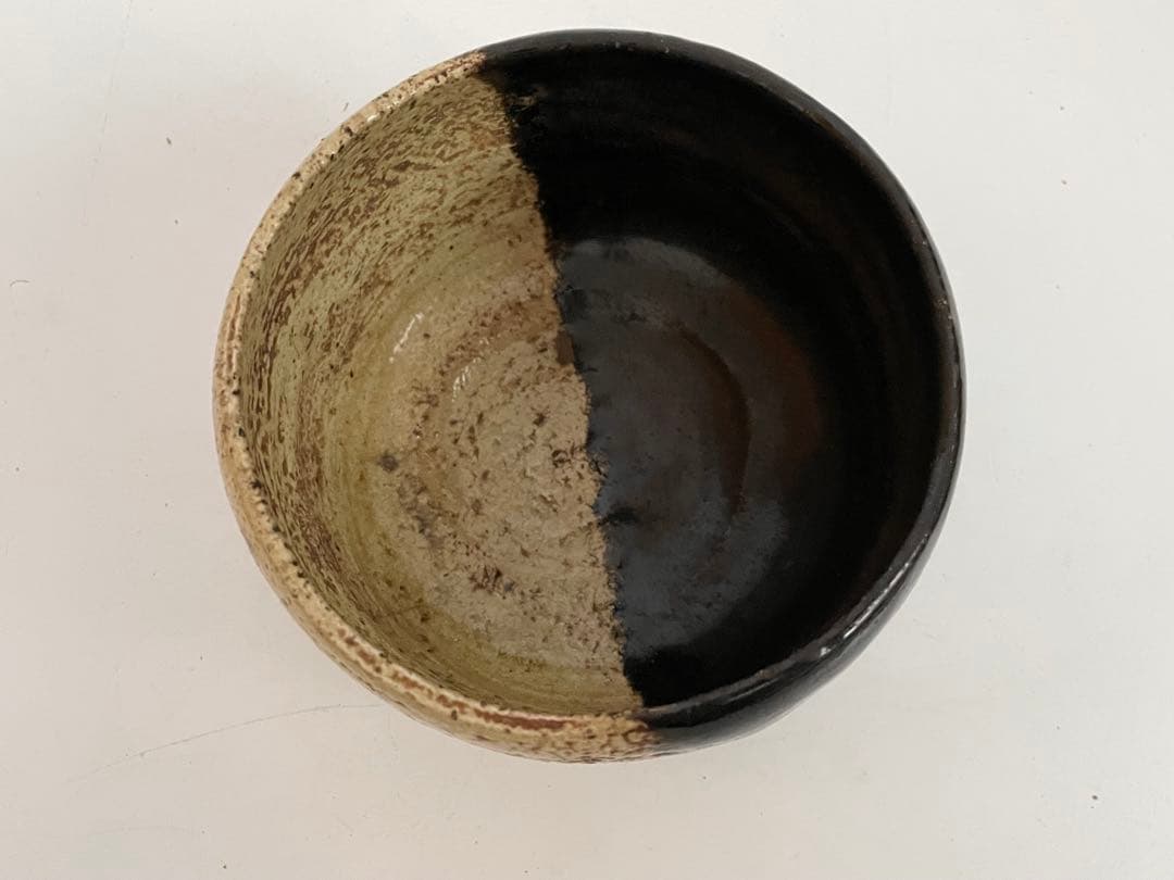 茶道具　陶芸家　九代　樂吉左衛門　樂了入　掛分黒楽茶碗　片身替　茶碗