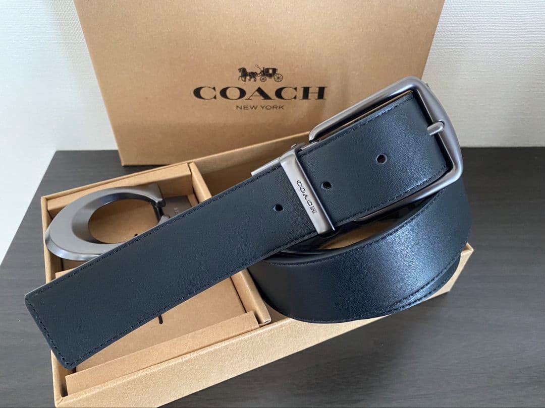 SALE♪コーチ　新品　リバーシブル　シグネチャー　紳士　社会人ベルトセット