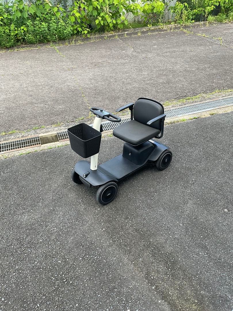 WHILL Model S シニアカー　セニアカー　電動車椅子