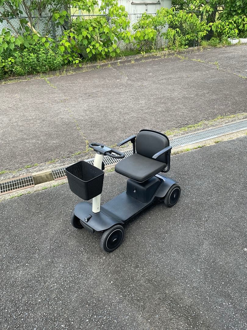 WHILL Model S シニアカー　セニアカー　電動車椅子