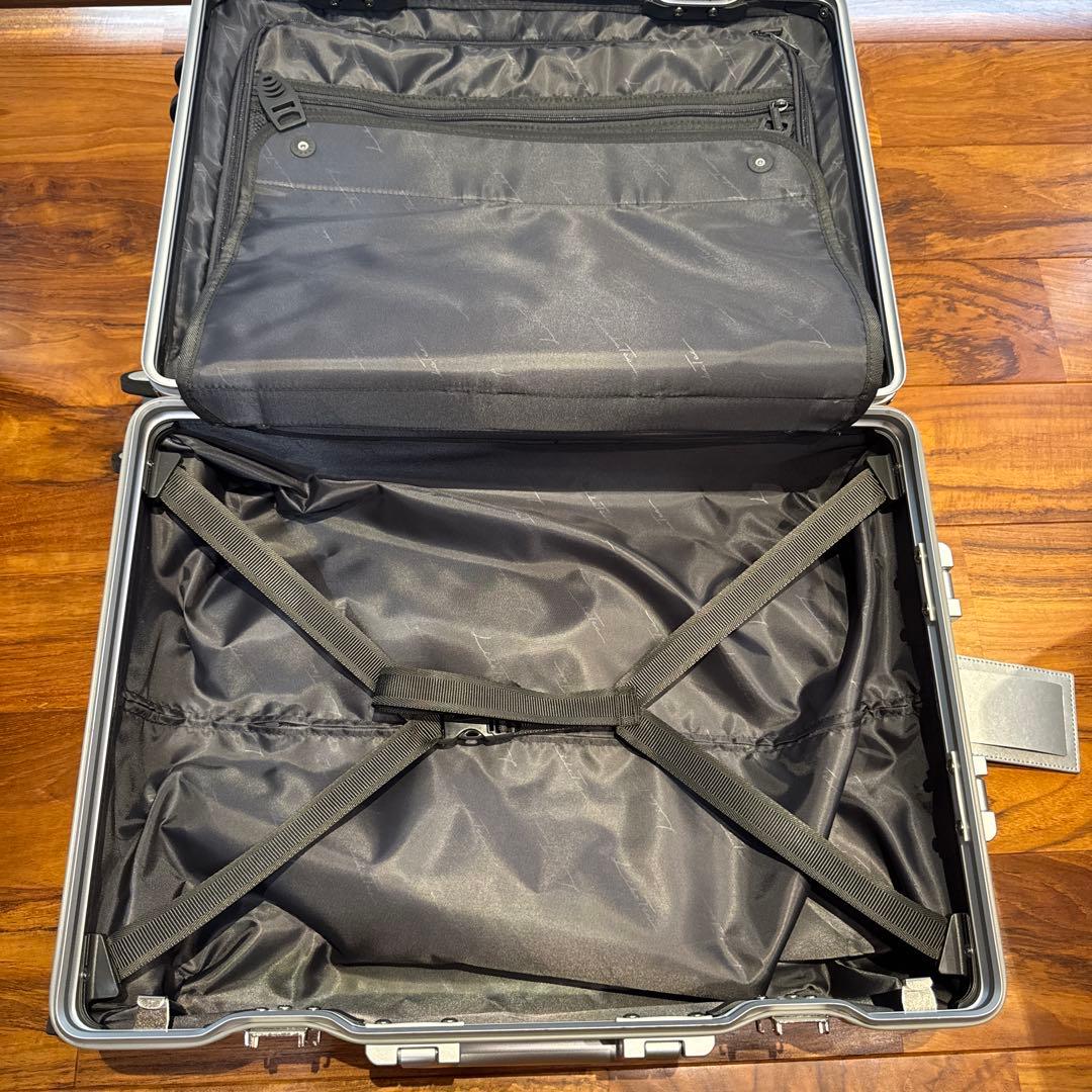 値下げしました　リベティ マットシルバーS 機内持ち込み可能 Libetee