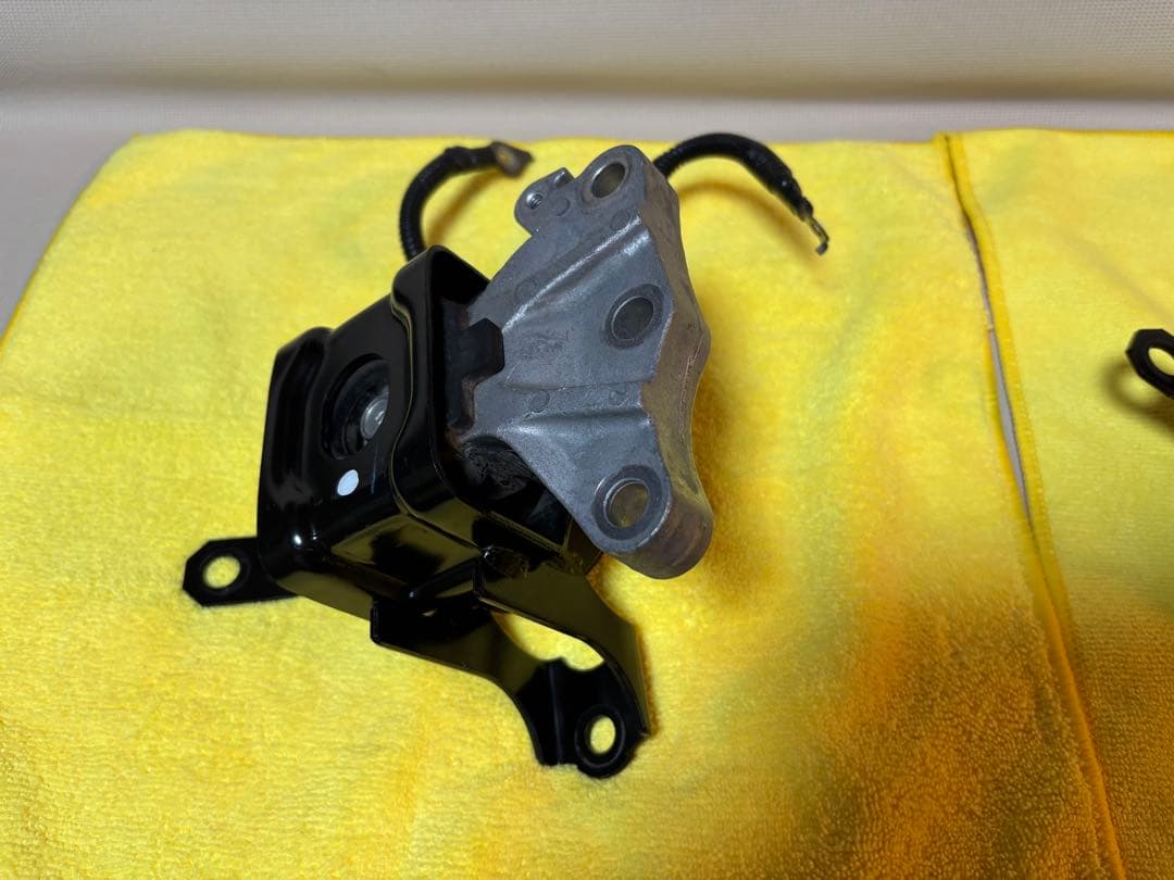 h*0様 アルトワークス 、ターボRS HA36S エンジンマウントセット