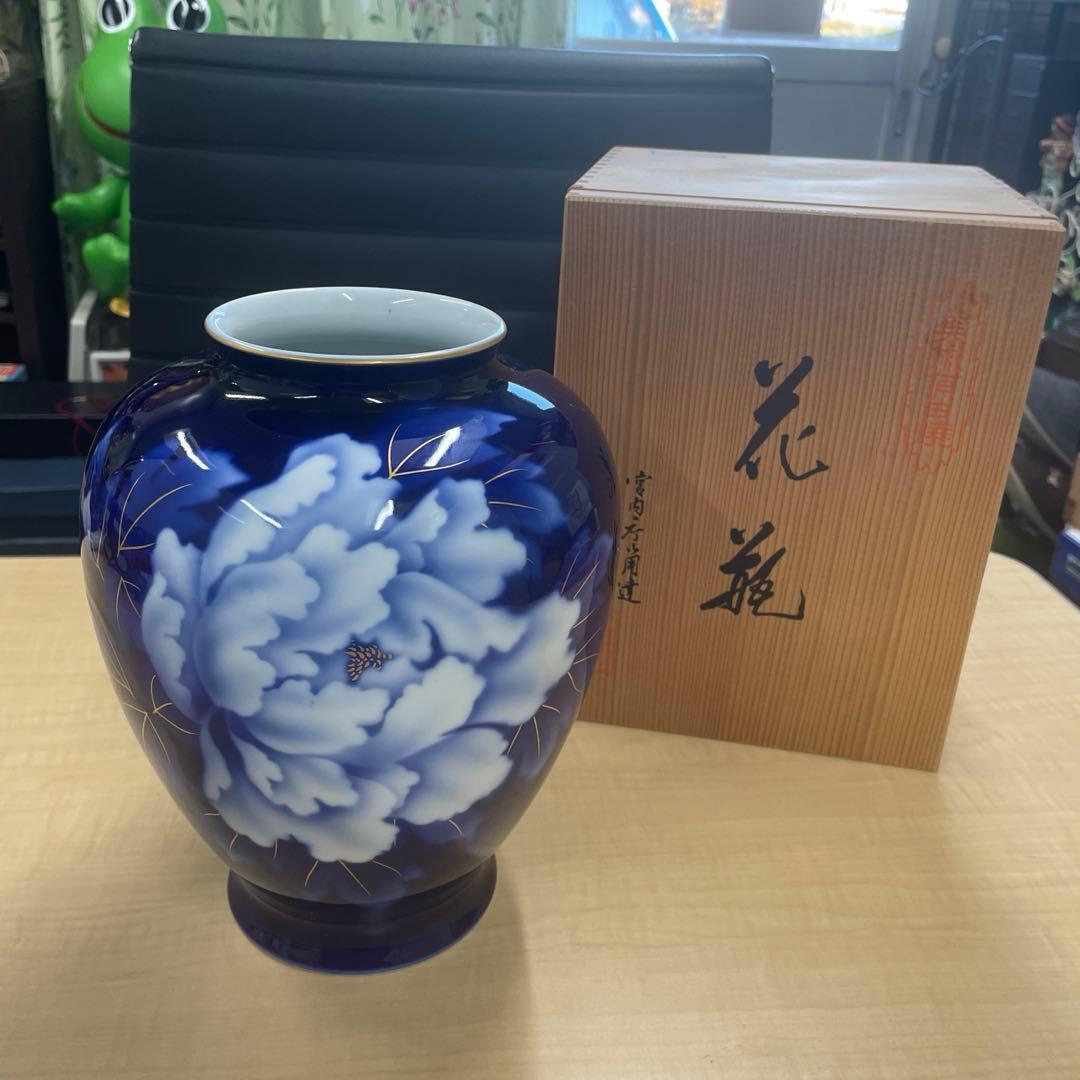 宮内庁御用達　有田焼　深川製磁　瑠璃牡丹　金彩　花瓶