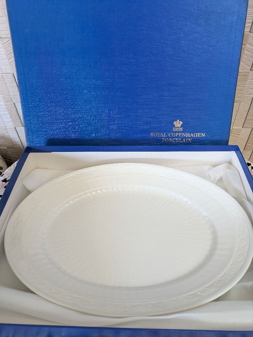 【未使用】  ホワイト レリーフ　1級品　大皿