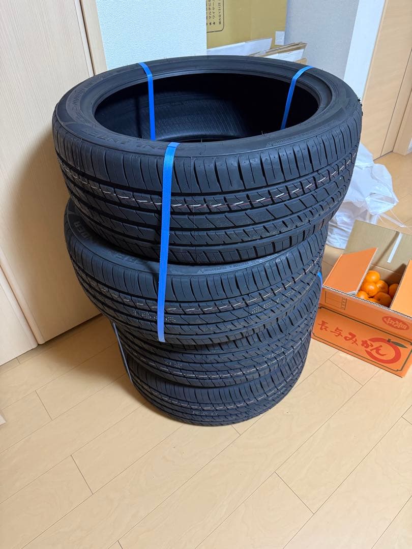 グリンランダー　未使用 245/40R20 タイヤ 4本セット