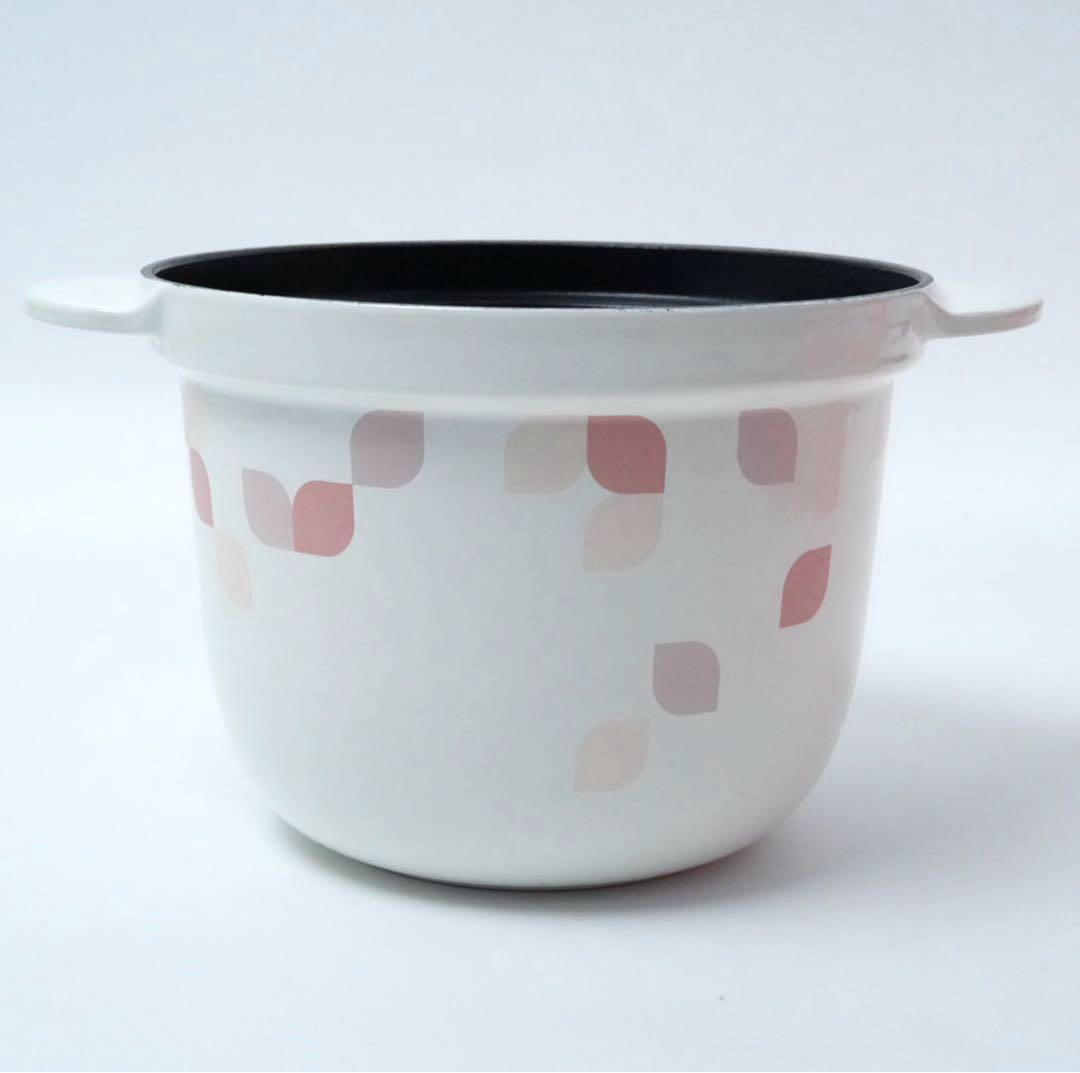 【美品】LE CREUSET　ココット エブリィ　ペタル　ホワイト18cm