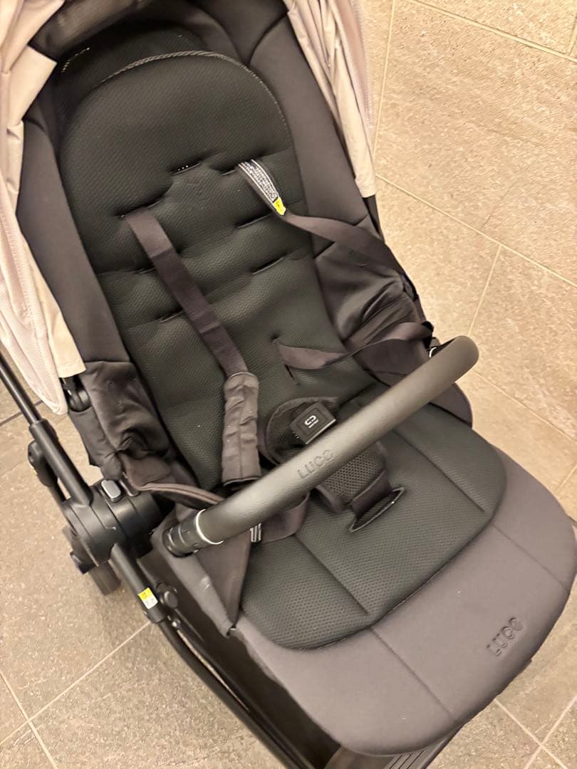 送料込 アップリカ ルーチェフリー ベビーカー（ベージュ） Aprica