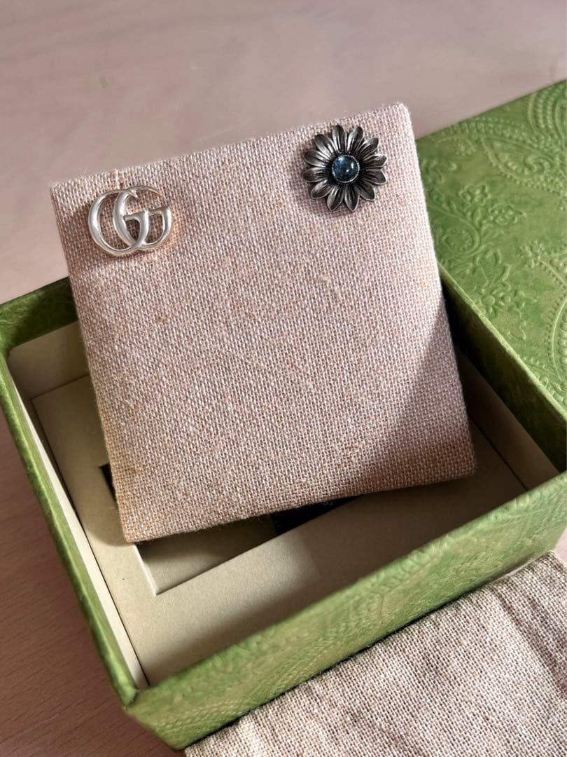 GUCCI フラワースタッズピアス シルバー