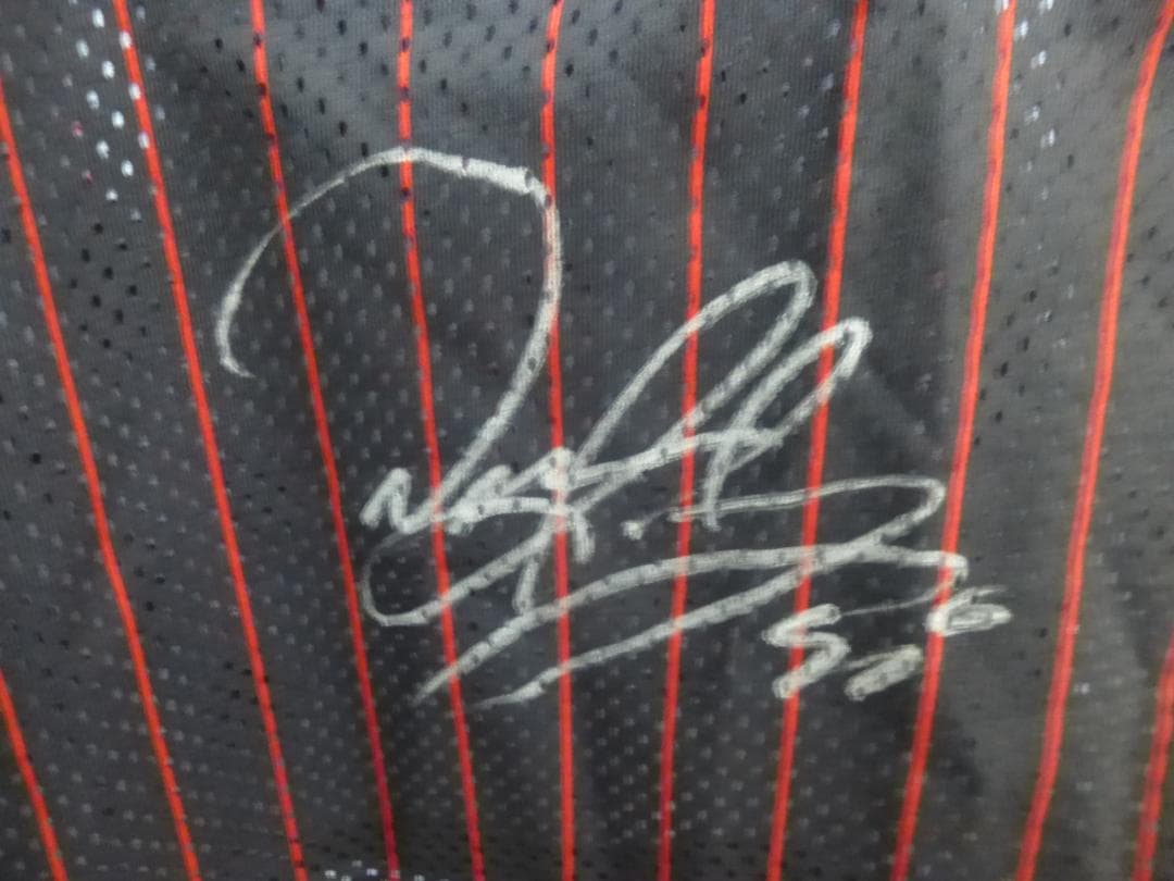 保証書付き　直筆サイン入りユニフォーム デニス・ロッドマン NBA シカゴブルズ