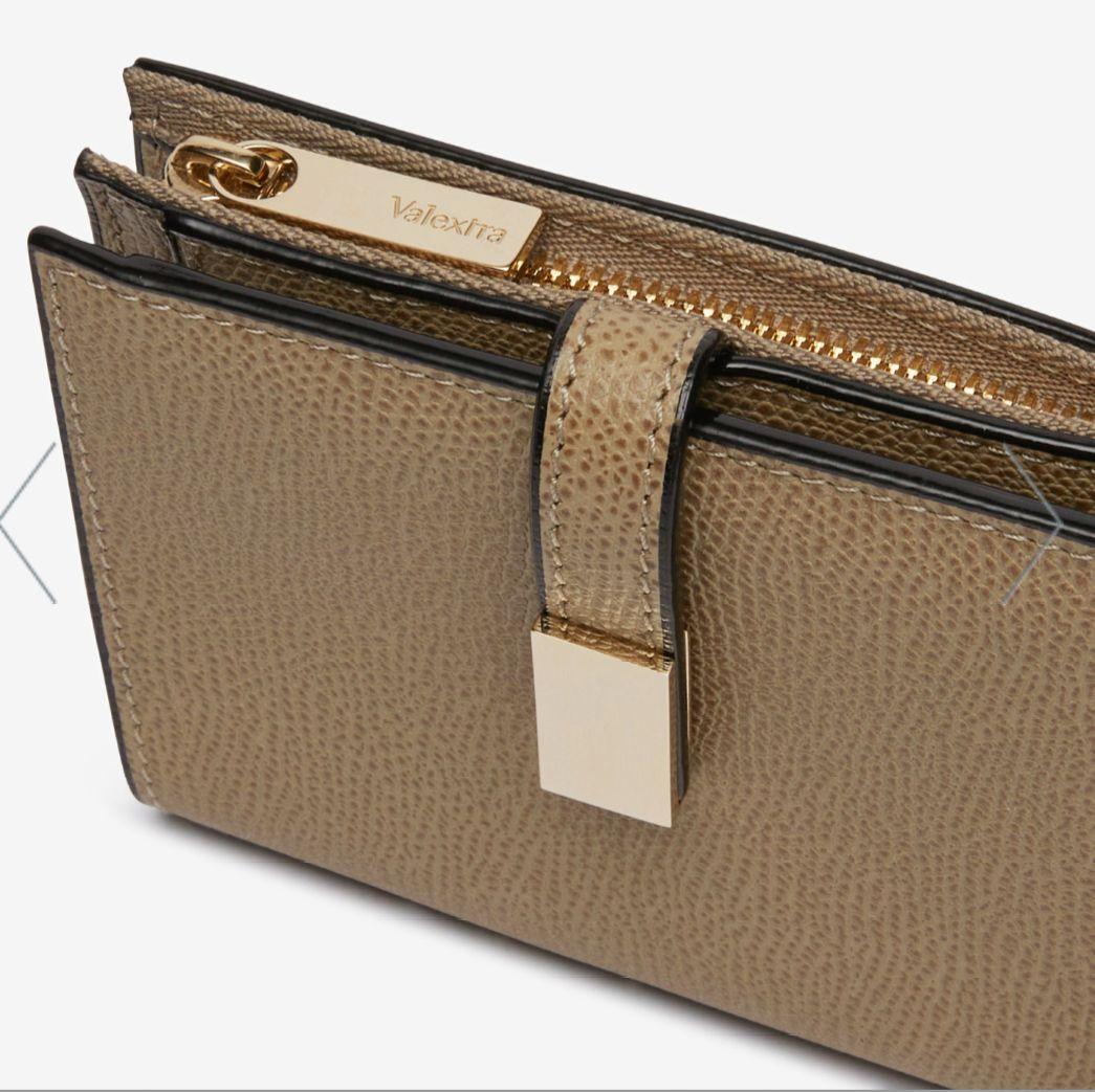 断捨離中★ヴァレクストラ★美品★二つ折り財布