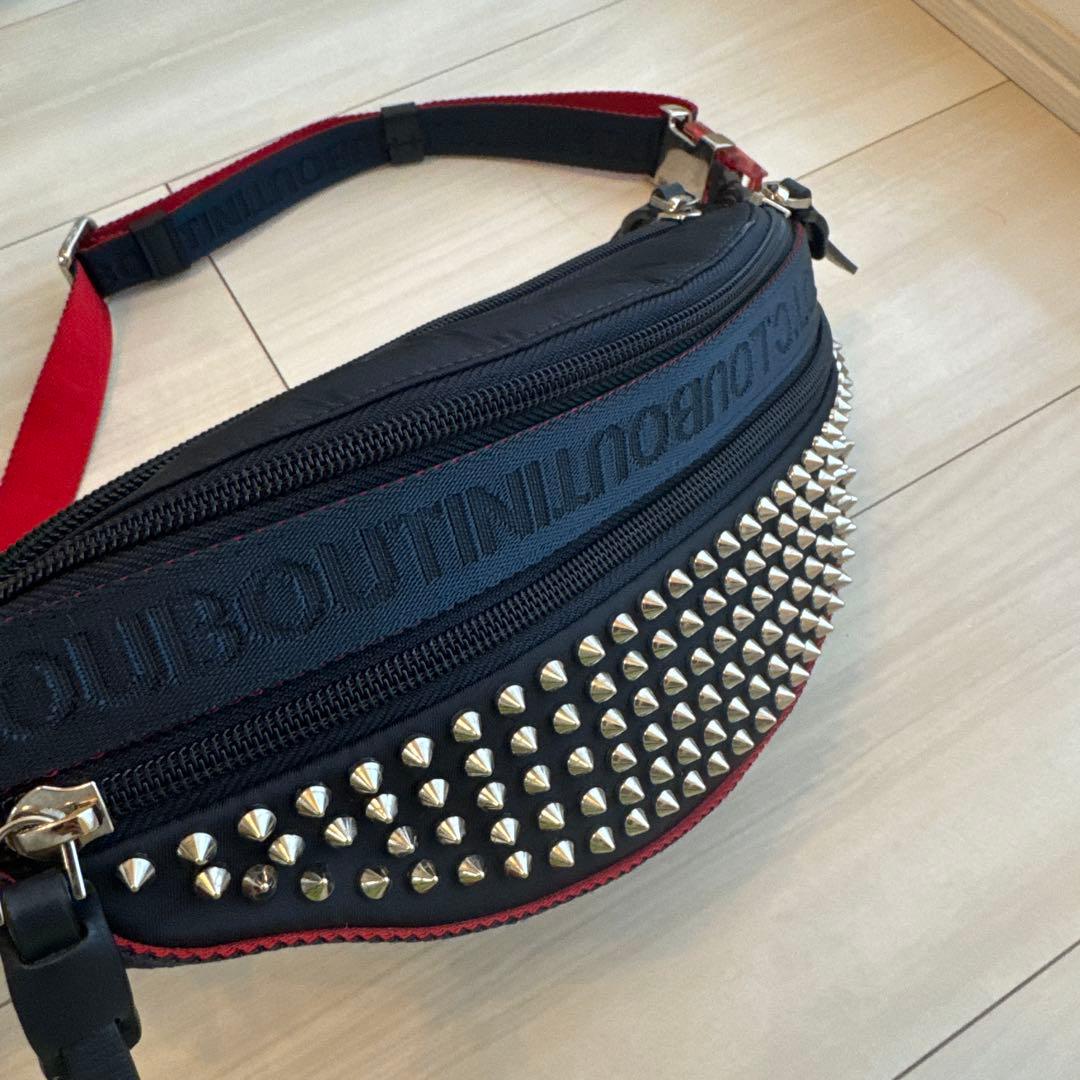 Christian Louboutin ボディバッグ スタッズ付き 黒/赤