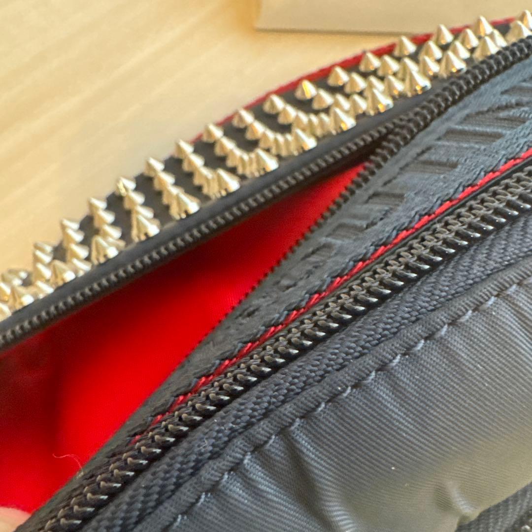 Christian Louboutin ボディバッグ スタッズ付き 黒/赤