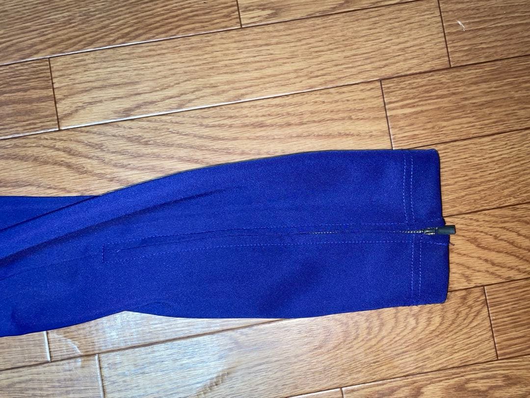 ブルー カーゴパンツ ストーンロゴ