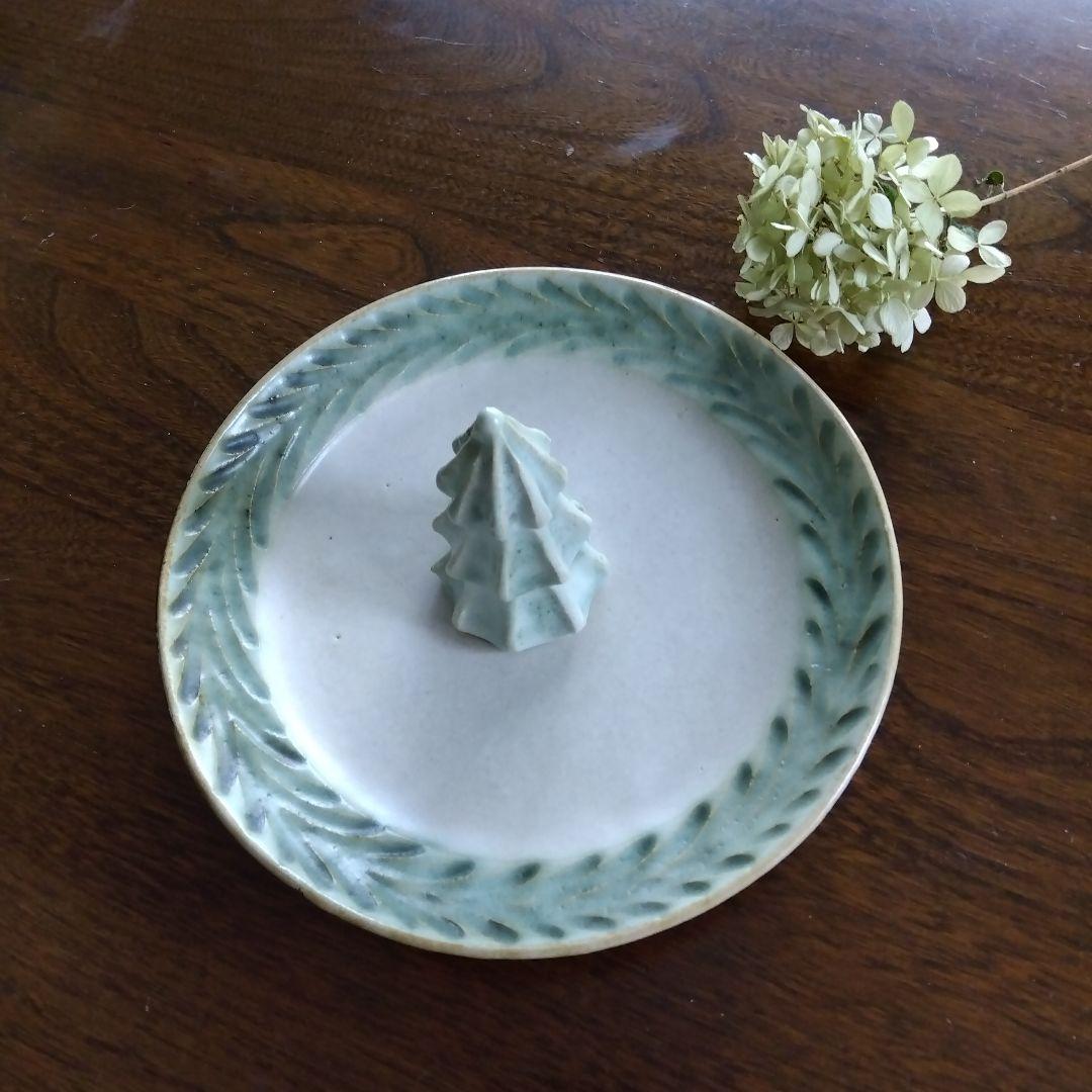 鈴木美汐さんの　ラウル7寸皿　と　モミノキペイパーウェイト