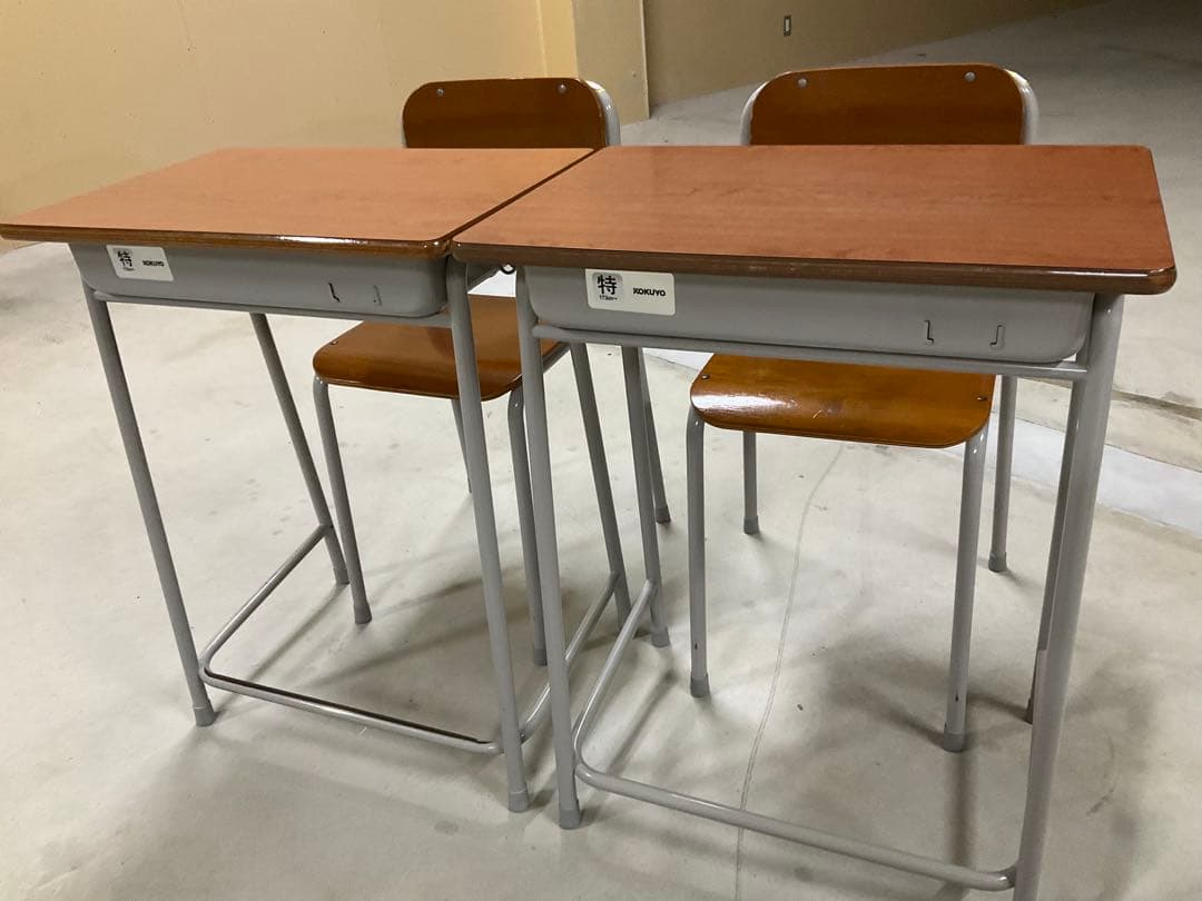 ⭐️美品⭐️ 学習机 学校の机と椅子　2セット