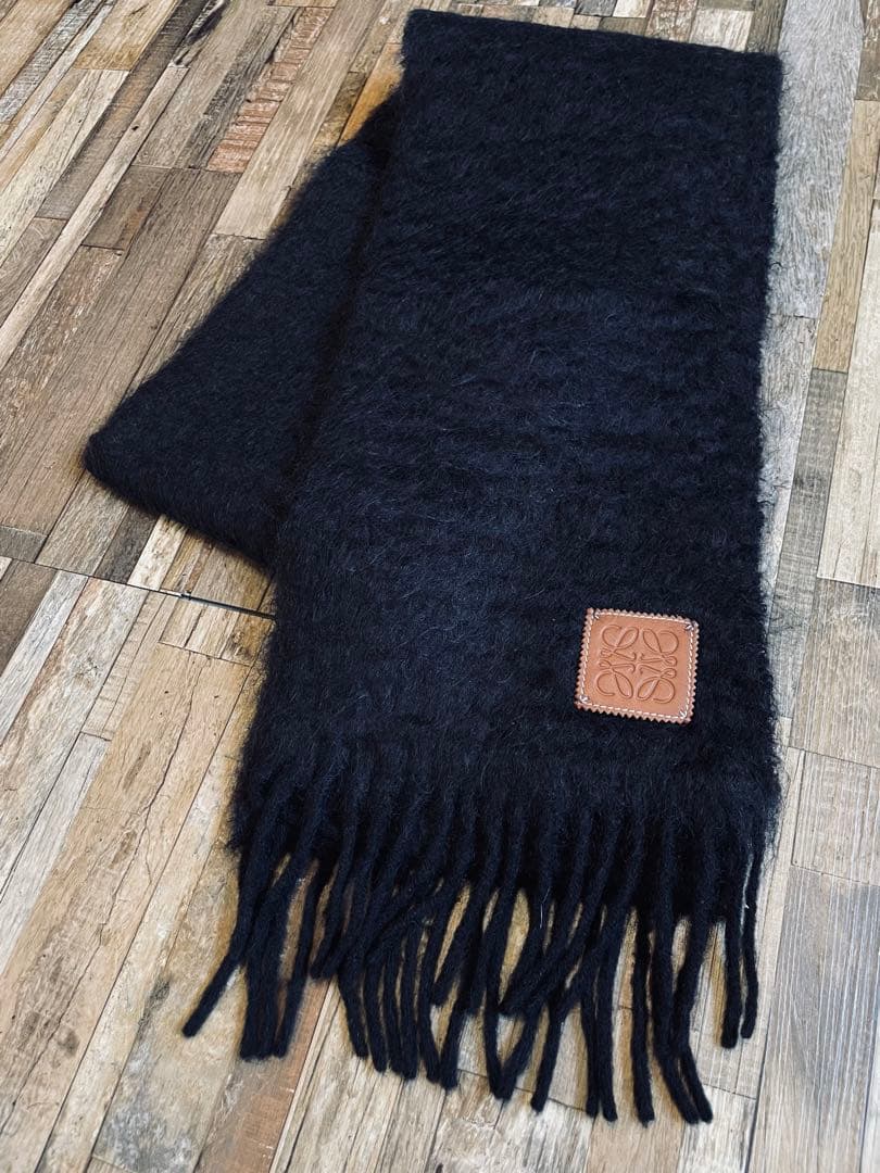 「LOEWE」 Black モヘア✖ウール レザーロゴパッチ マフラー 正規品