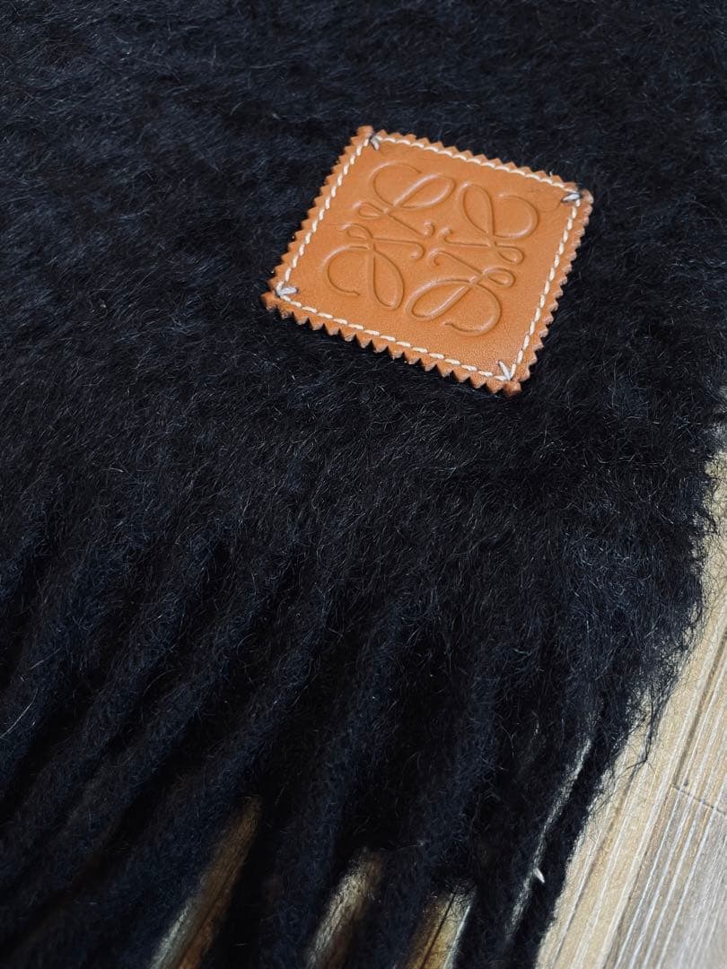「LOEWE」 Black モヘア✖ウール レザーロゴパッチ マフラー 正規品