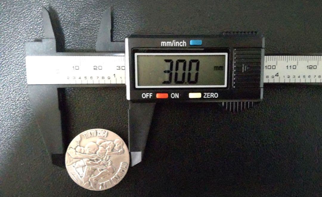 1964年東京オリンピック 銀メダル【未使用】➕ 説明書 ➕ ケースの1セット