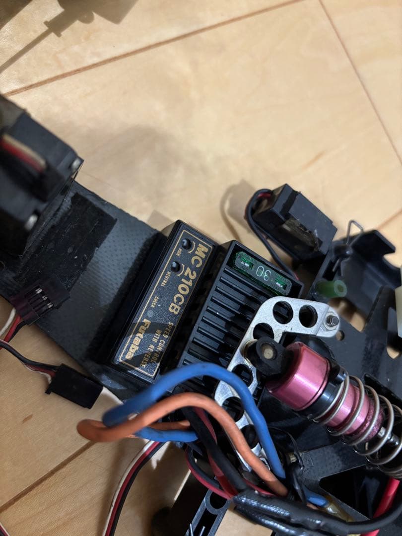 d*4様 タミヤ F103RS シャーシキット