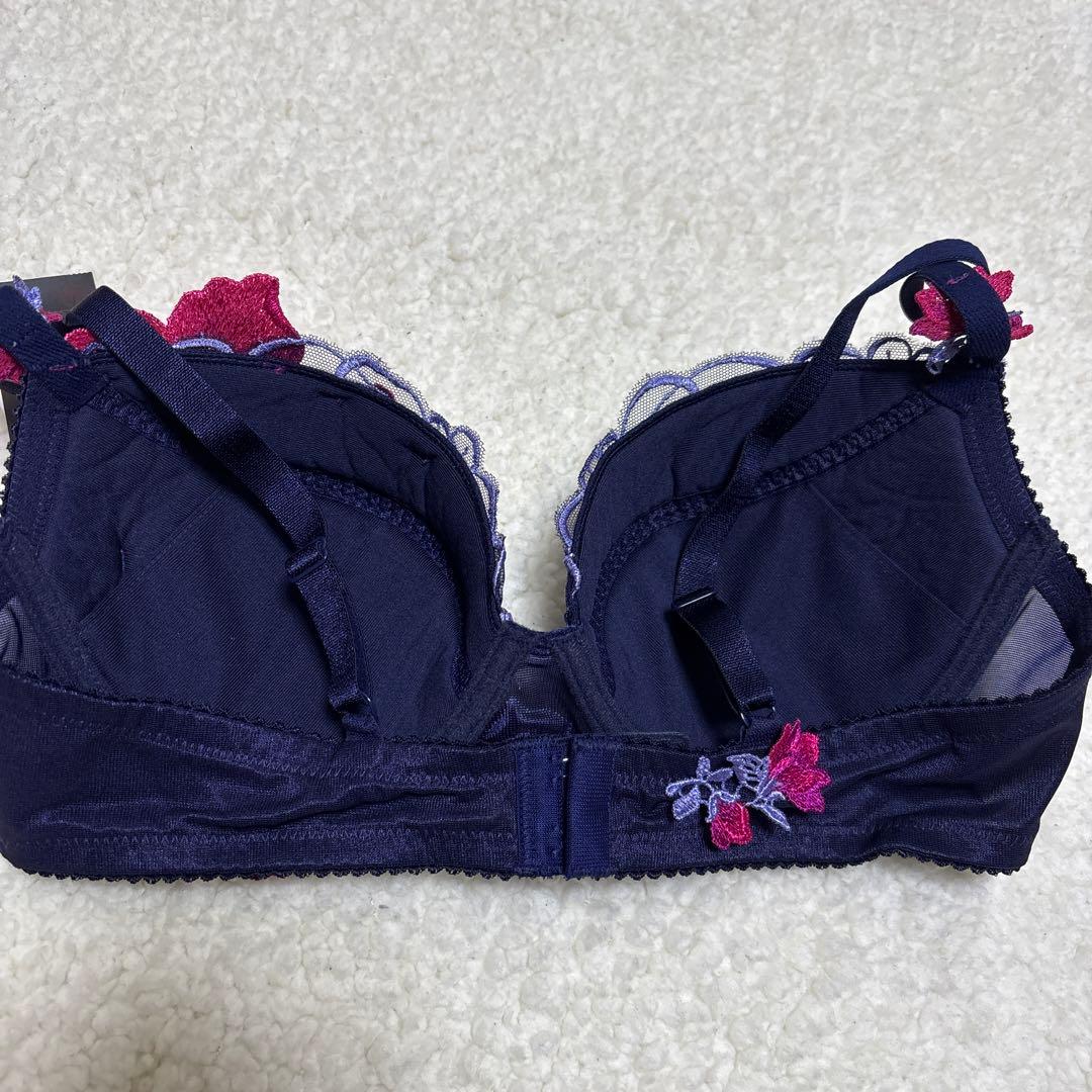 新品 E75 M サルート ブラショーツセット Salute ワコール